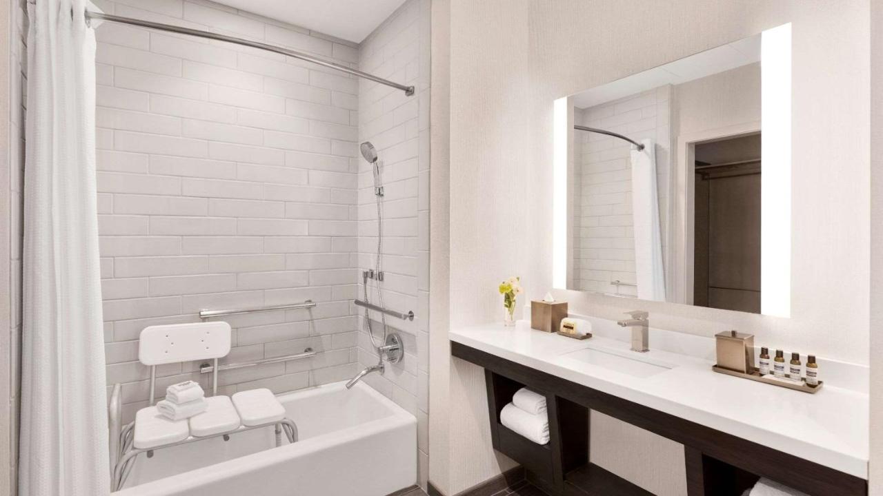 Queen Room with Two Queen Beds and Accessible Tub